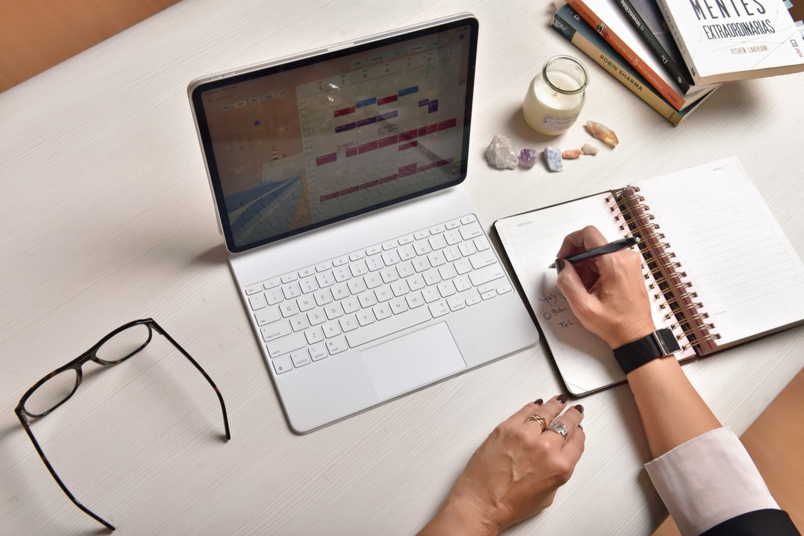 El escritorio de trabajo del estudio: agenda, planificación y orden